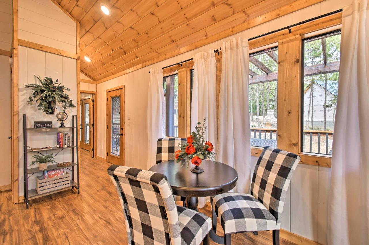 Modern Broken Bow Cabin Large Deck, Bbq And Pergola Exterior photo